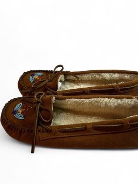 Minnetonka Ayashe Cally Brown Suede Beaded Fur-Lined Moccasins
